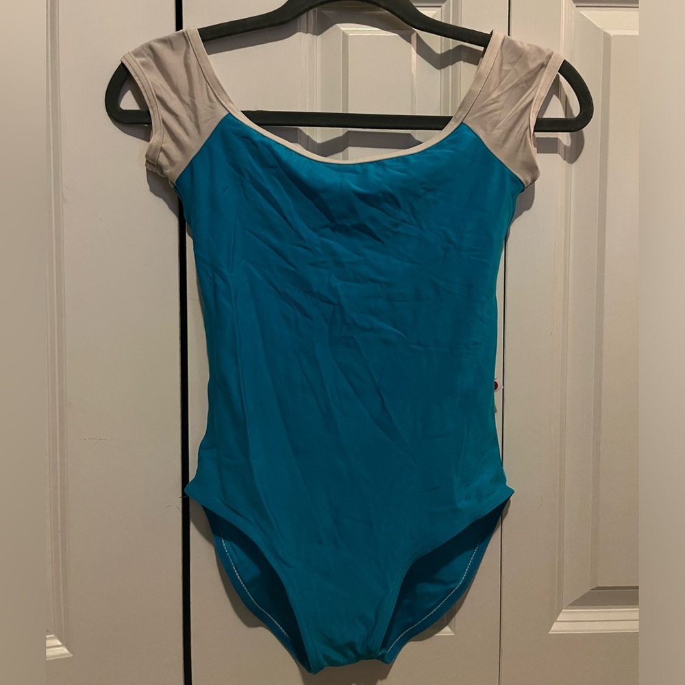 Yumiko Wendy style. Size M. Blue and white colors.